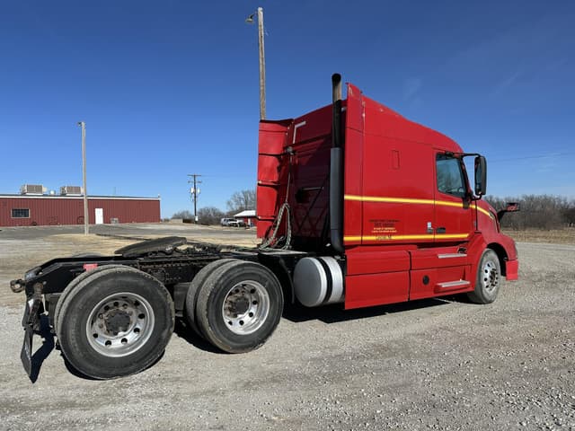 Image of Volvo VNL64T630 equipment image 3