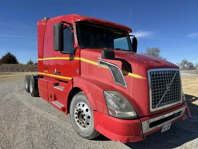 Image of Volvo VNL64T630 equipment image 2