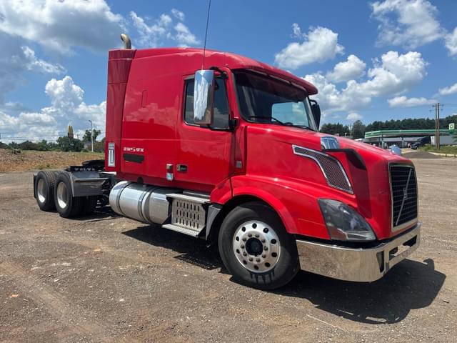 Image of Volvo VNL64T630 equipment image 2