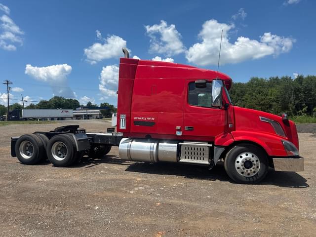 Image of Volvo VNL64T630 equipment image 3