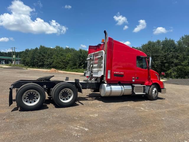 Image of Volvo VNL64T630 equipment image 4
