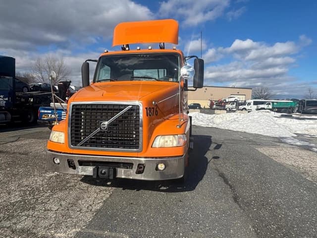 Image of Volvo VNM equipment image 1