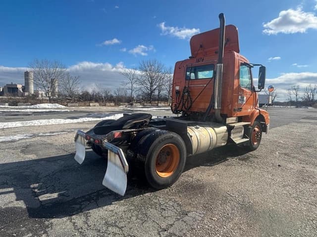 Image of Volvo VNM equipment image 4