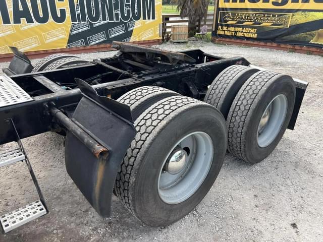 Image of Volvo VNM 630 equipment image 1