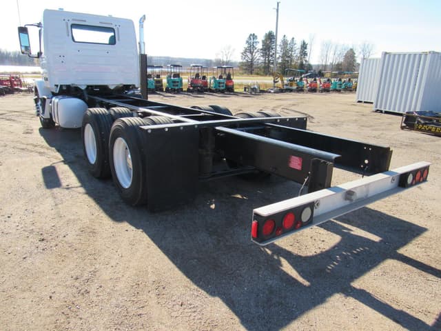 Image of Volvo VNM64200 equipment image 3