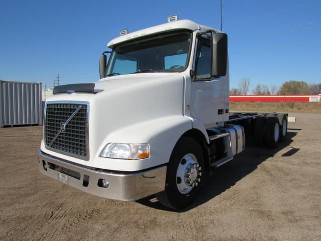 Image of Volvo VNM64200 equipment image 1