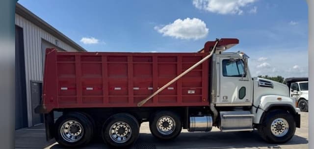 Image of Western Star 4700 equipment image 2