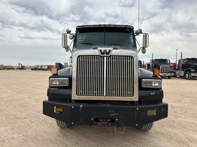 Image of Western Star 4900 equipment image 1