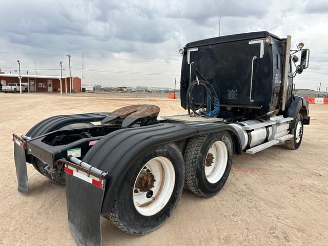 Image of Western Star 4900 equipment image 3