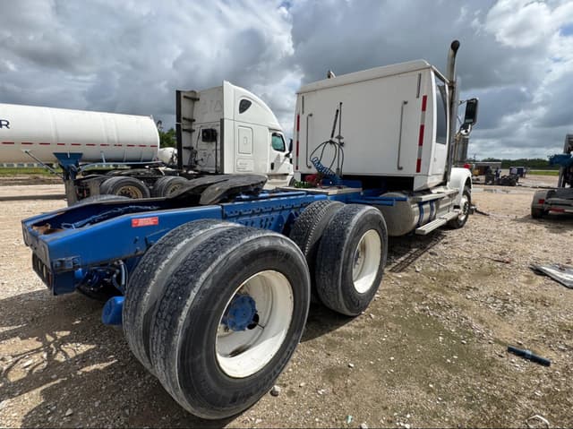 Image of Western Star 4900 equipment image 4