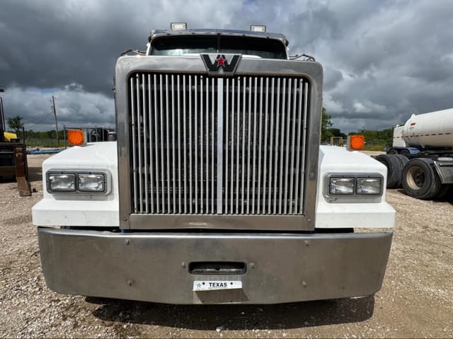 Image of Western Star 4900 equipment image 2