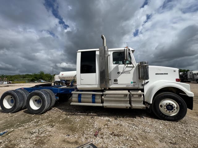 Image of Western Star 4900 equipment image 3