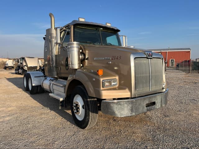 Image of Western Star 4900 equipment image 2