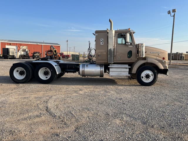 Image of Western Star 4900 equipment image 3