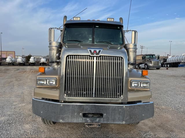 Image of Western Star 4900 equipment image 1