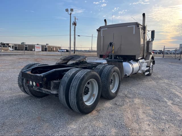 Image of Western Star 4900 equipment image 4