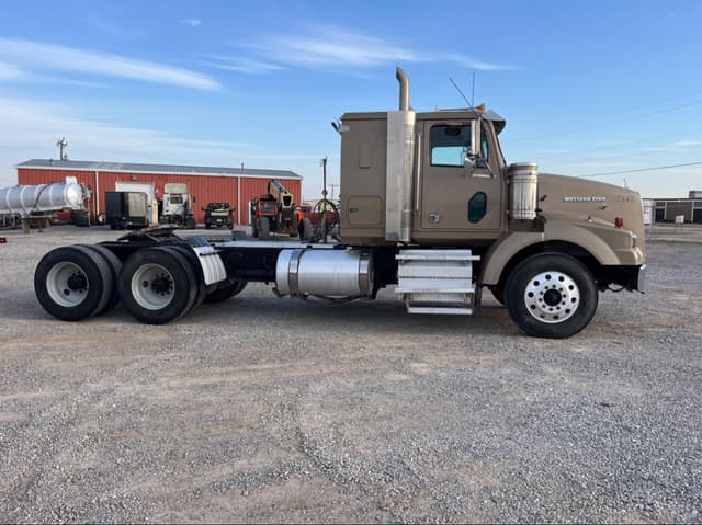 Image of Western Star 4900 equipment image 3