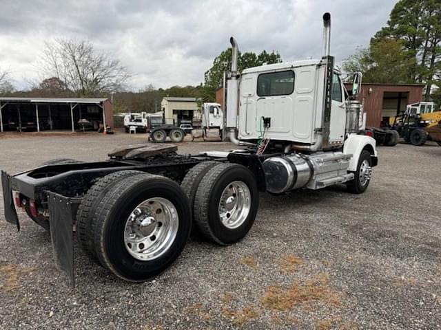 Image of Western Star 4900 equipment image 3