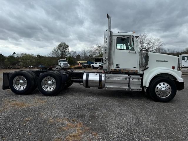 Image of Western Star 4900 equipment image 2