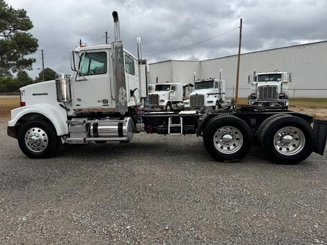 Image of Western Star 4900 equipment image 4