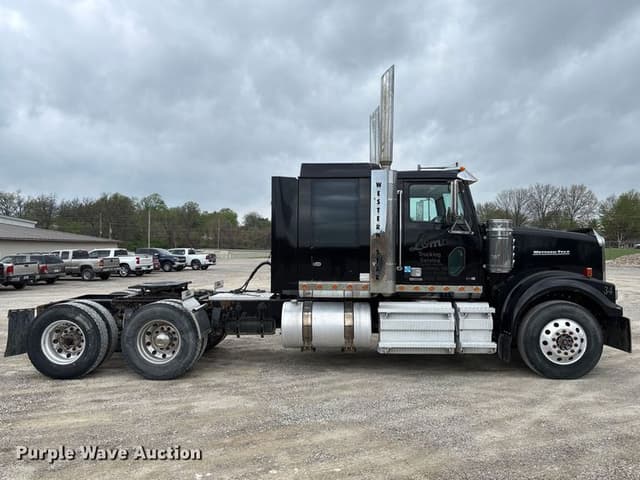 Image of Western Star 4900 equipment image 3