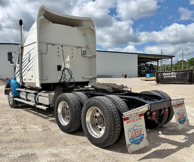 Image of Western Star 4900 equipment image 2