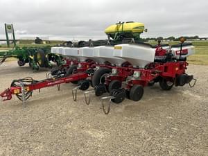 2013 White 8200 Image