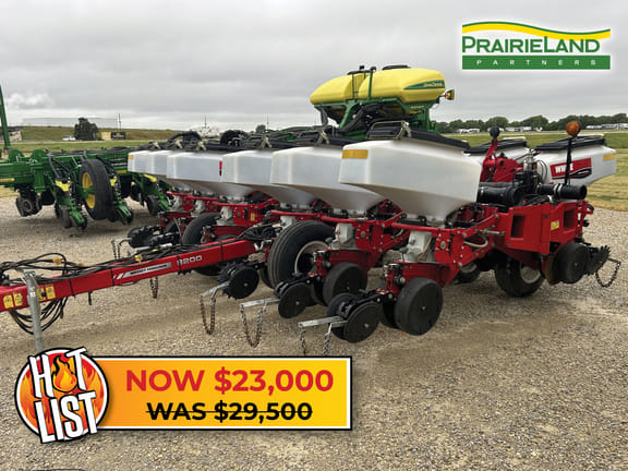 2013 White 8200 Equipment Image0