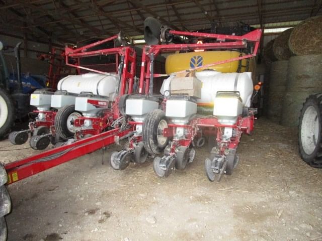 2013 White 8222 Equipment Image0