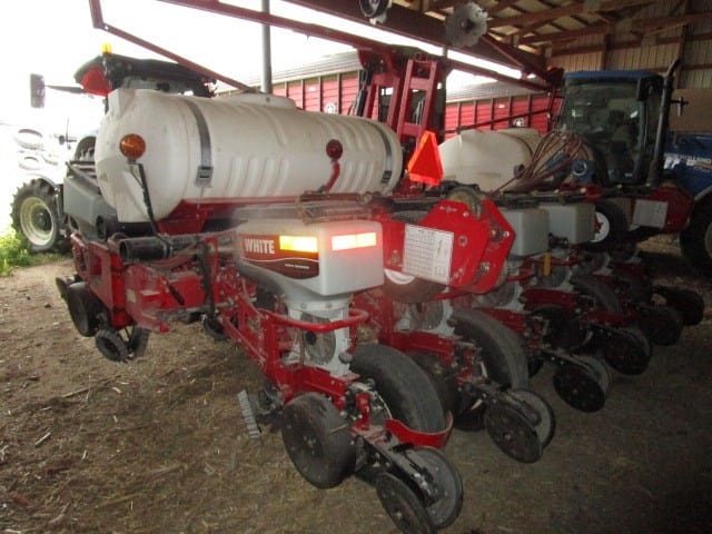 2013 White 8222 Image