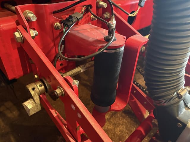 Image of White 8824 equipment image 4