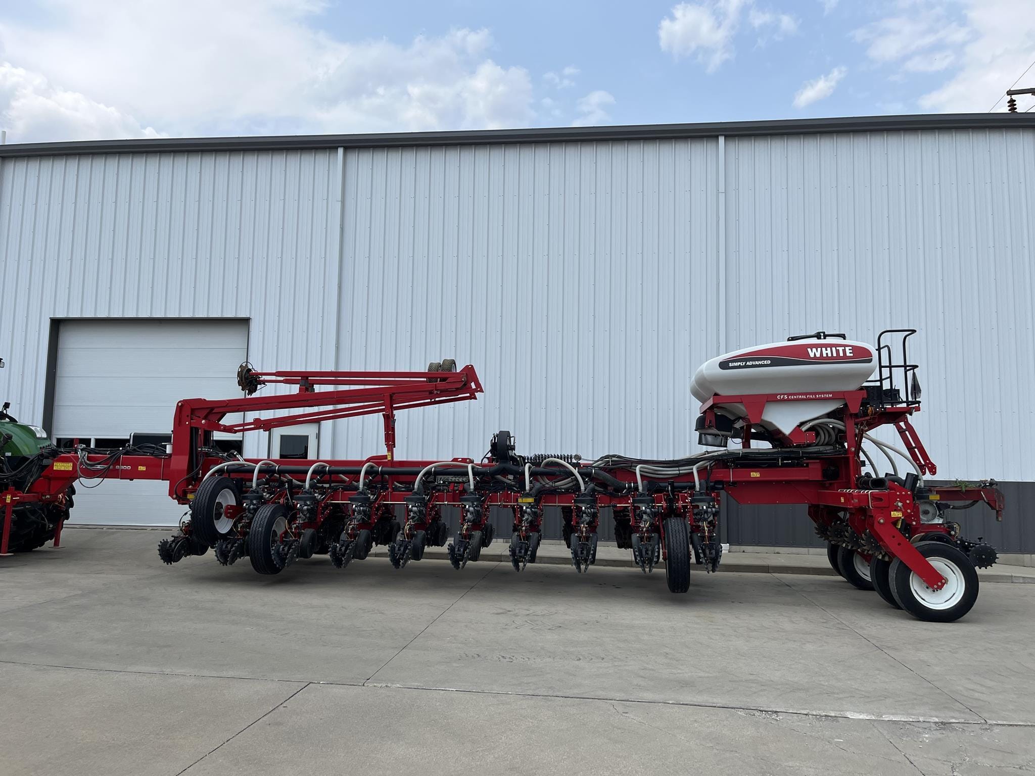 2013 White 8824 Equipment Image0