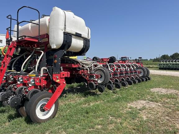 Image of Massey Ferguson 8800 equipment image 3