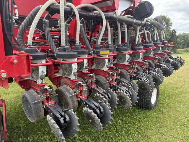 Image of White 8831 equipment image 2