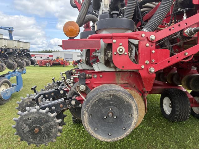 Image of White 8831 equipment image 4