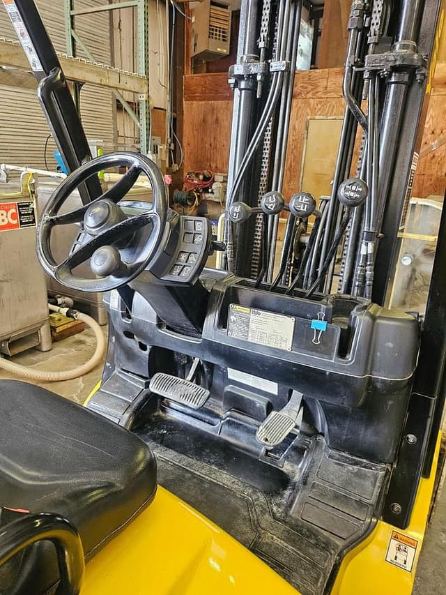 Image of Yale GLP050VX equipment image 3