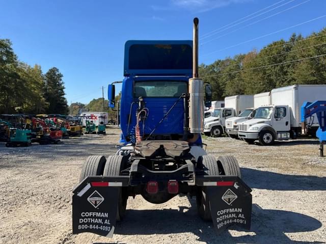 Image of International 8600 equipment image 3