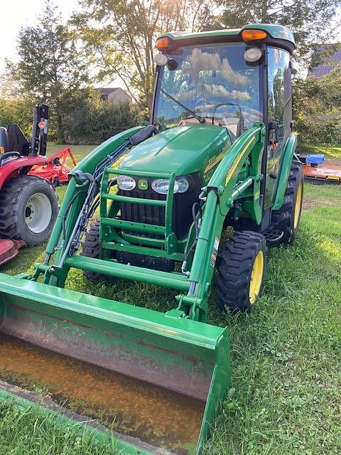 Image of John Deere 3320 equipment image 1