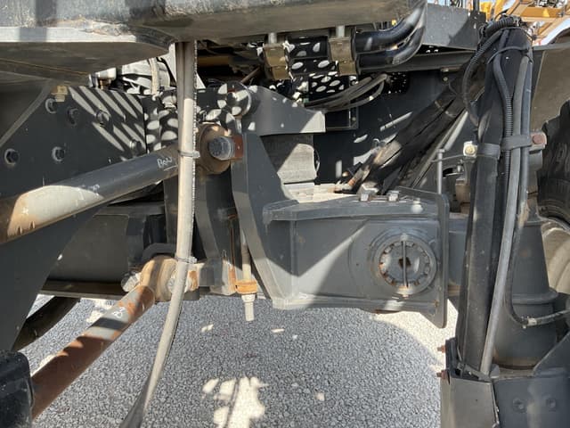 Image of RoGator RG900 equipment image 4