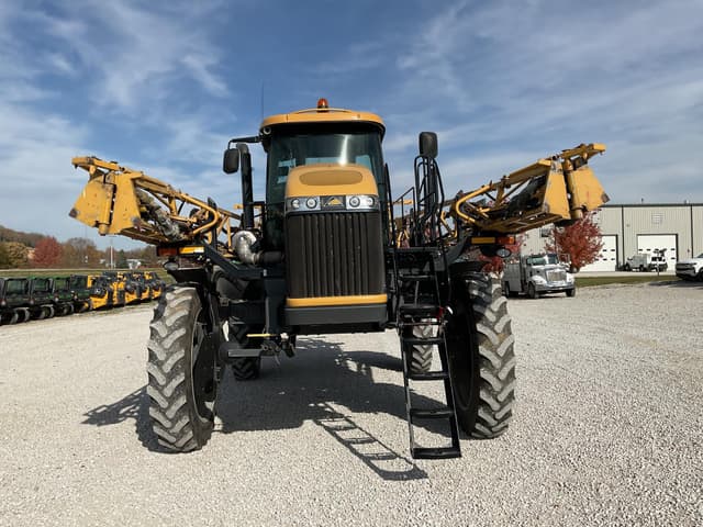 Image of RoGator RG900 equipment image 1