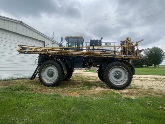 Image of RoGator RG1100 equipment image 4