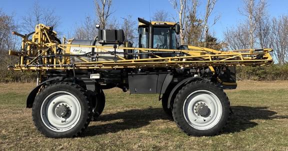 Image of RoGator RG1100 equipment image 1