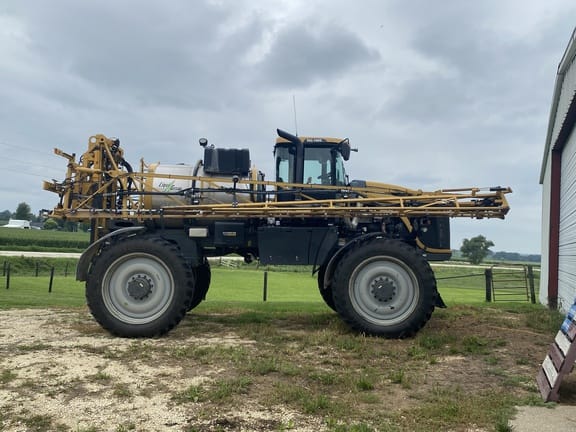 2014 RoGator RG1100 Equipment Image0