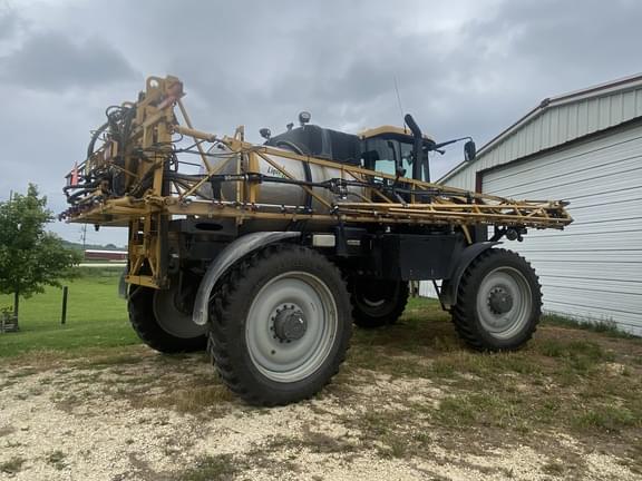 Image of RoGator RG1100 equipment image 1