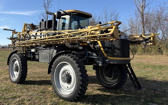 2014 RoGator RG1100 Equipment Image0