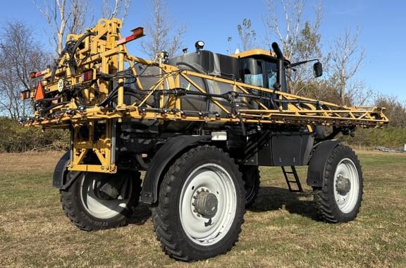 Image of RoGator RG1100 equipment image 2
