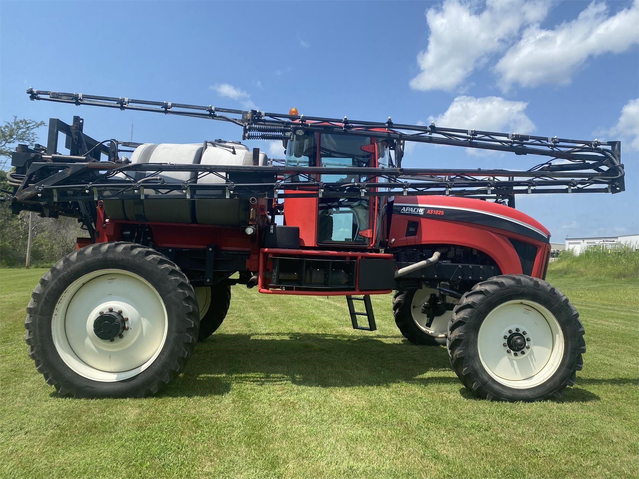 2014 Apache AS1025 Equipment Image0