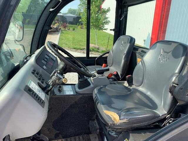 Image of Bobcat Toolcat 5600 equipment image 4