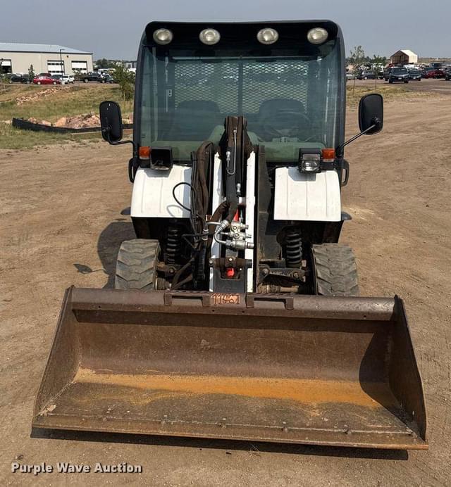 Image of Bobcat Toolcat 5600 equipment image 1
