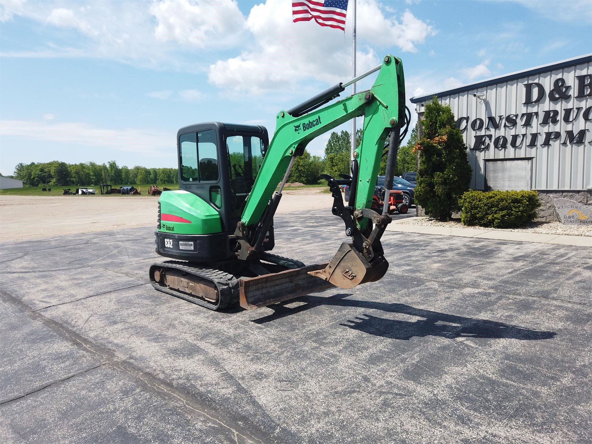 Main image Bobcat E32